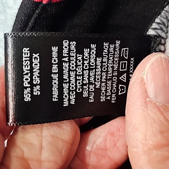 Harve‎ benard women's pull on pants. Medium.  Red, black, and white. Wide leg. - Picture 6 of 7